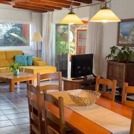 Casa Chic Lanzarote Вилла *